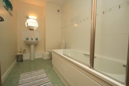 2 bedroom Flat to let in North Street, Plymouth, PL4