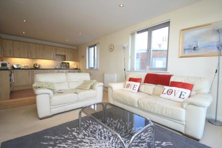 2 bedroom Flat to let in North Street, Plymouth, PL4