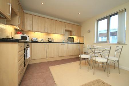 2 bedroom Flat to let in North Street, Plymouth, PL4
