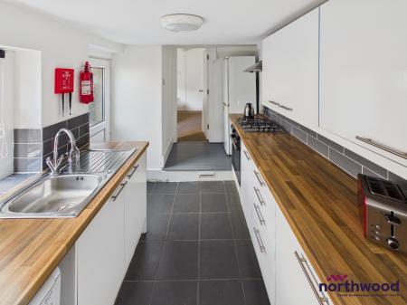 3 bedroom End of terrace house for sale in West Hill Road