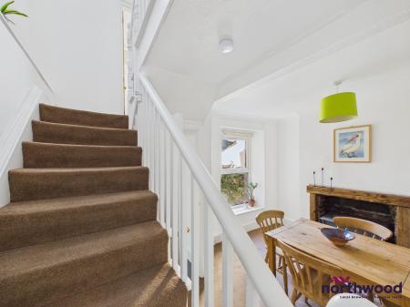 3 bedroom End of terrace house for sale in West Hill Road