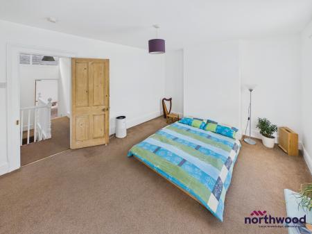 3 bedroom End of terrace house for sale in West Hill Road