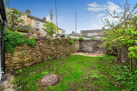3 bedroom End of terrace house for sale in West Hill Road