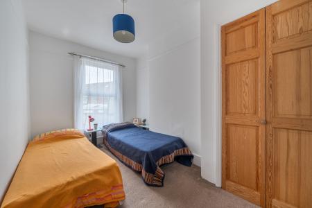 3 bedroom End of terrace house for sale in West Hill Road