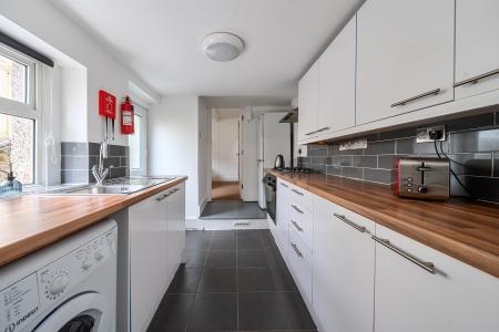 3 bedroom End of terrace house for sale in West Hill Road