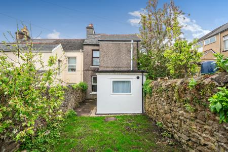 3 bedroom End of terrace house for sale in West Hill Road
