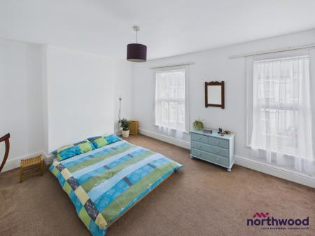 3 bedroom End of terrace house for sale in West Hill Road