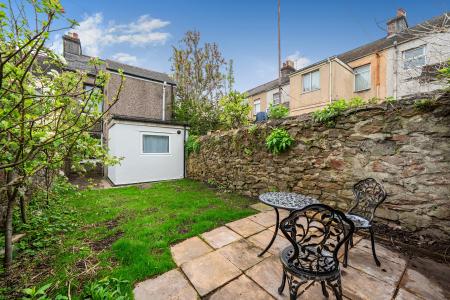 3 bedroom End of terrace house for sale in West Hill Road