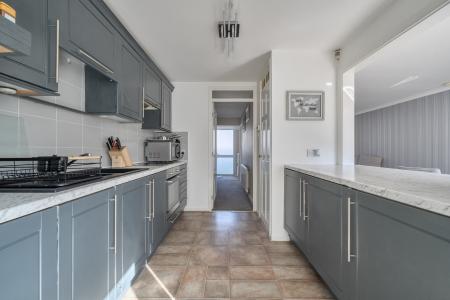 2 bedroom Terraced House for sale in Kipling Gardens