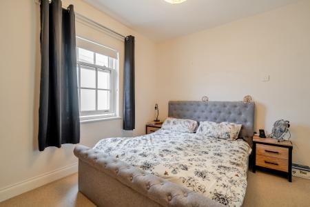 2 bedroom Flat to let in Boundary House, Mount Wise, Plymouth, PL1