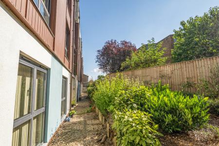 2 bedroom Flat for sale in Explorer Court, Milehouse, Plymouth, PL2