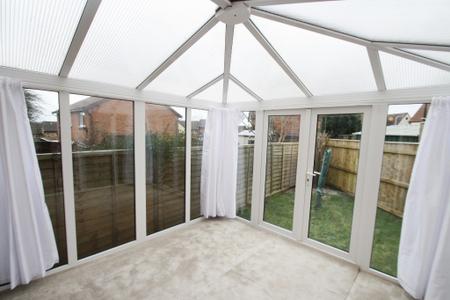 2 bedroom Terraced House to let in Great Park Close, Plympton, Plymouth, PL7