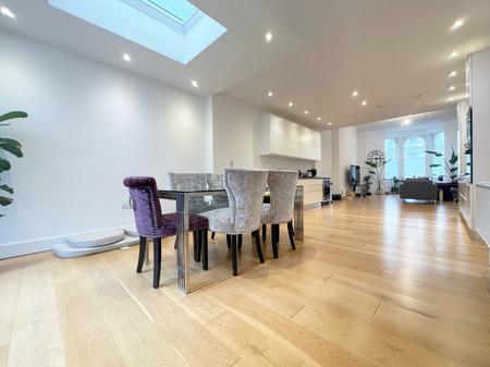 2 bedroom Flat to let in Elliot Street, The Hoe, Plymouth, PL1