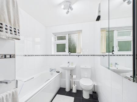 2 bedroom Flat for sale in East Lodge Park, Farlington, Portsmouth, PO6