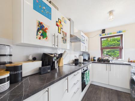 2 bedroom Flat for sale in Albert Rd, Cosham, Portsmouth, PO6