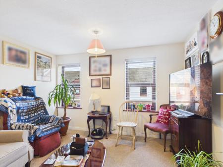 2 bedroom Flat for sale in Albert Rd, Cosham, Portsmouth, PO6
