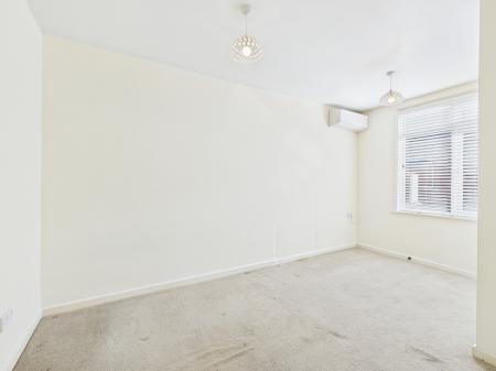 2 bedroom Flat for sale in Havant Road, Drayton, Portsmouth, PO6