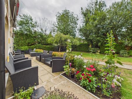 2 bedroom Flat for sale in London Rd, Cowplain, PO8