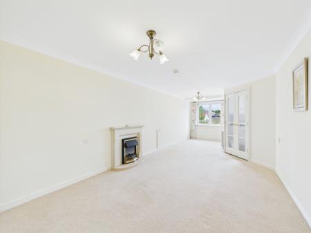 2 bedroom Flat for sale in London Rd, Cowplain, PO8