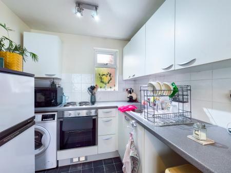 1 bedroom Studio flat to let in Wagtail Way, Portchester, Portsmouth, PO16