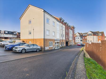 2 bedroom Flat to let in Bastins Close, Park Gate, Southampton, SO31