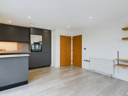 2 bedroom Flat to let in Queen Anne House, Admiralty House