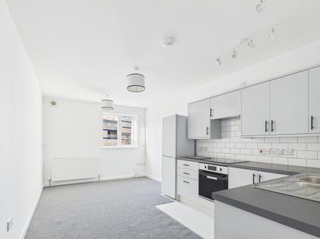 2 bedroom Flat to let in Fratton Road, Fratton, Portsmouth, PO1