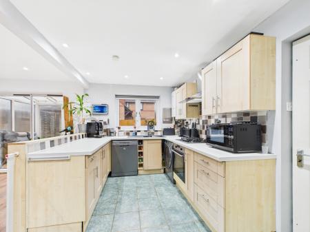 4 bedroom Detached house for sale in Holdenby Court, Anchorage Park, Portsmouth, PO3