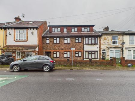 2 bedroom Flat to let in Stamshaw Court, Stamshaw Road PO2