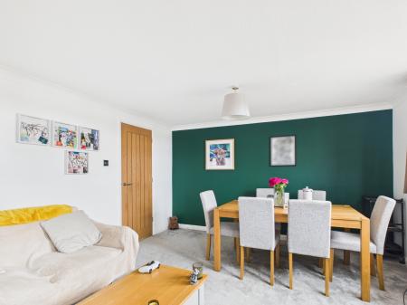 2 bedroom Flat to let in Stamshaw Court, Stamshaw Road PO2