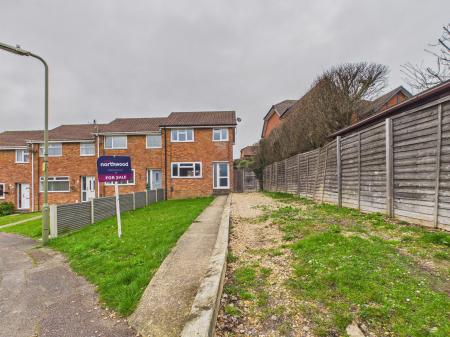 2 bedroom End of terrace house for sale in Bevan Road, Waterlooville, PO8