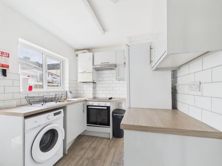 2 bedroom Terraced House to let in Lincoln Road, Fratton, Portsmouth, PO1