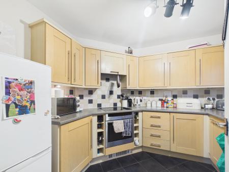 2 bedroom Flat for sale in The Fairways, Farlington, Portsmouth, PO6