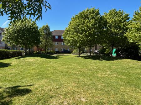 2 bedroom Flat for sale in The Fairways, Farlington, Portsmouth, PO6