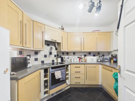 2 bedroom Flat for sale in The Fairways, Farlington, Portsmouth, PO6