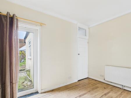 2 bedroom Terraced House to let in Esslemont Road, Southsea, PO4
