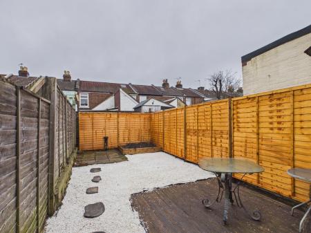2 bedroom Terraced House to let in Esslemont Road, Southsea, PO4