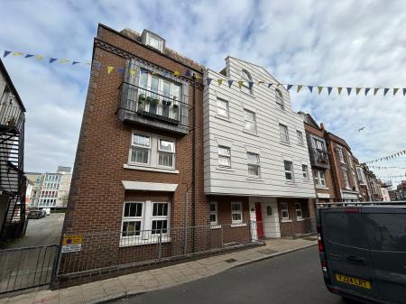 2 bedroom Flat to let in Castle Road, Southsea, PO5