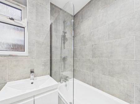 2 bedroom Terraced House to let in Sutherland Road, Southsea, PO4