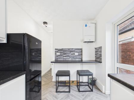 2 bedroom Terraced House to let in Sutherland Road, Southsea, PO4