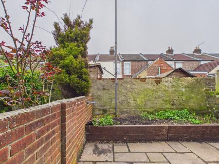 2 bedroom Terraced House to let in Sutherland Road, Southsea, PO4