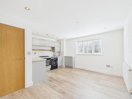 2 bedroom Flat for sale in Waterworks Road, Farlington, Portsmouth, PO6