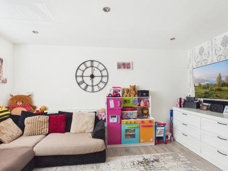2 bedroom Flat for sale in Waterworks Road, Farlington, Portsmouth, PO6