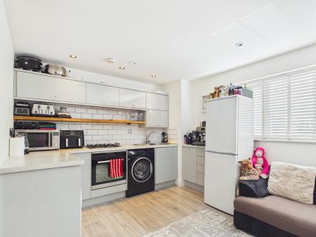 2 bedroom Flat for sale in Waterworks Road, Farlington, Portsmouth, PO6