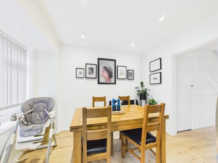 3 bedroom Semi-detached house to let in Southbourne Avenue, Drayton, Portsmouth, PO6