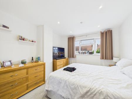 3 bedroom Semi-detached house to let in Southbourne Avenue, Drayton, Portsmouth, PO6