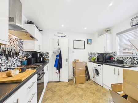 3 bedroom Semi-detached house to let in Southbourne Avenue, Drayton, Portsmouth, PO6