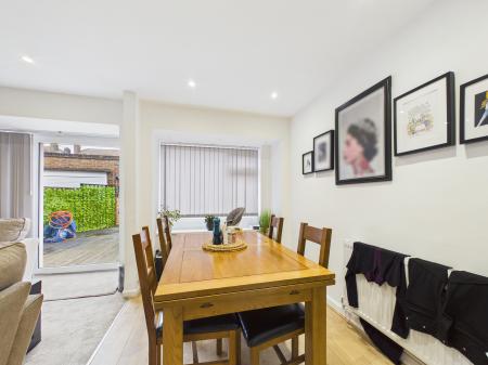 3 bedroom Semi-detached house to let in Southbourne Avenue, Drayton, Portsmouth, PO6