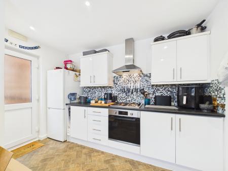 3 bedroom Semi-detached house to let in Southbourne Avenue, Drayton, Portsmouth, PO6
