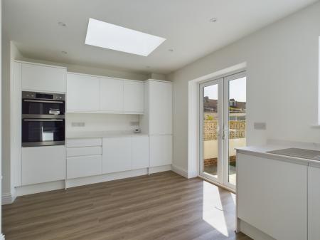 3 bedroom Terraced House to let in Hayling Avenue, Baffins, Portsmouth, PO3